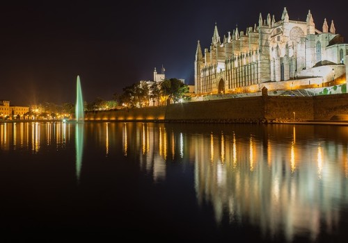Descuentos de Hoteles para Mallorca - Catedral de noche