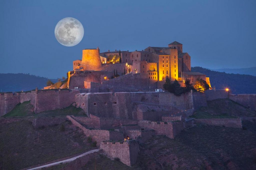 Castillo de Cardona - Alojamiento en Halloween