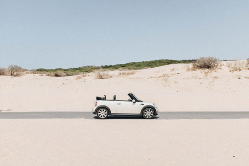 Promoción Black Friday para alquilar coches - Mini en la playa en Tarifa